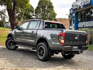 Ford ranger on hussla spitfire matte black 1