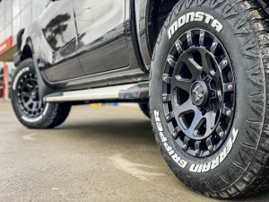 Mazda BT50 on hussla takeover matte black3